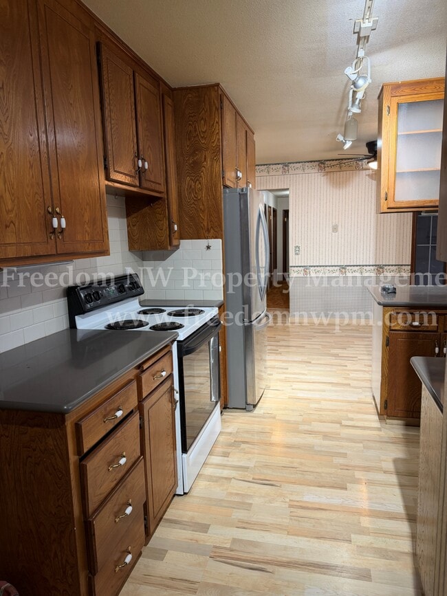 Building Photo - 391 Butts Rd