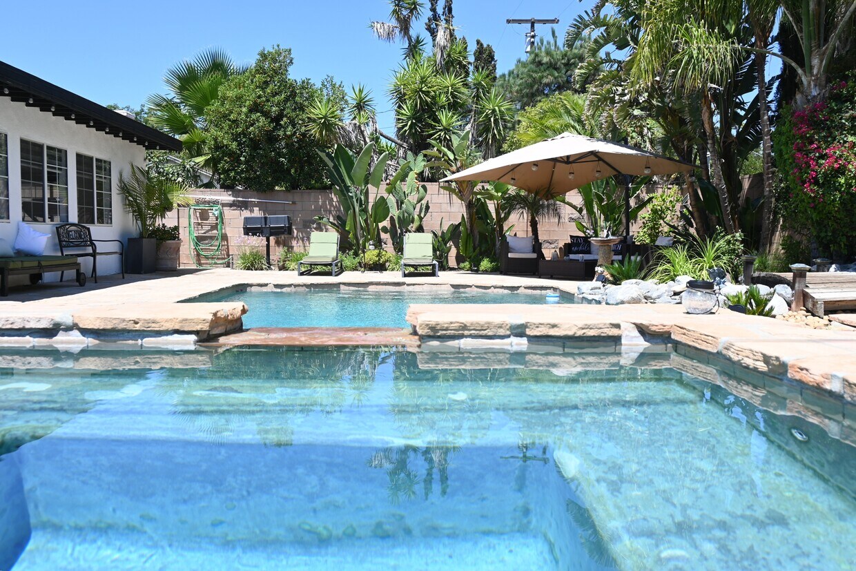 Foto principal - 10420 Eton Ave