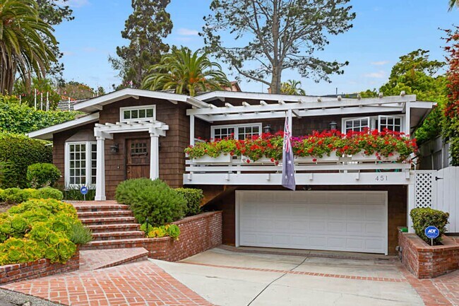 Foto del edificio - Classic Coastal Cottage - Walk to Beach, S...