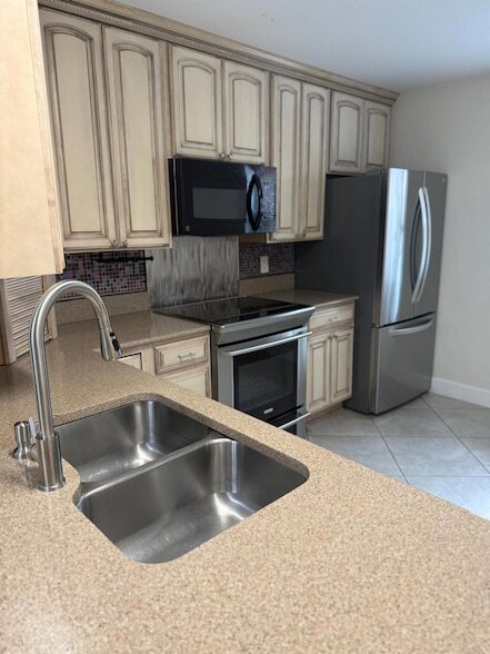 Foto del edificio - 1303 Lakeview Dr E