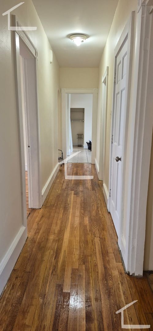 Foto del edificio - Great value! 4-bed, 1-bath in Brighton; No Broker Fee!