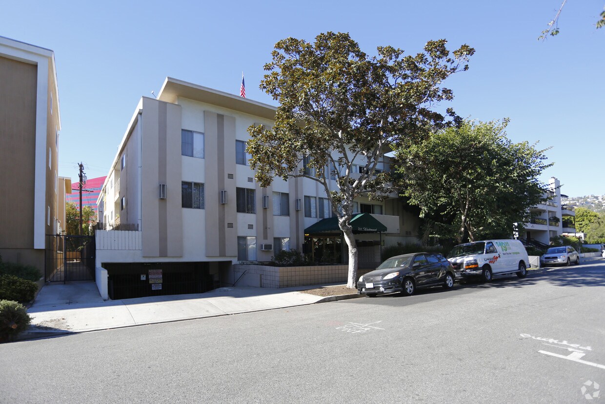 Building Photo - 711 Westmount Dr