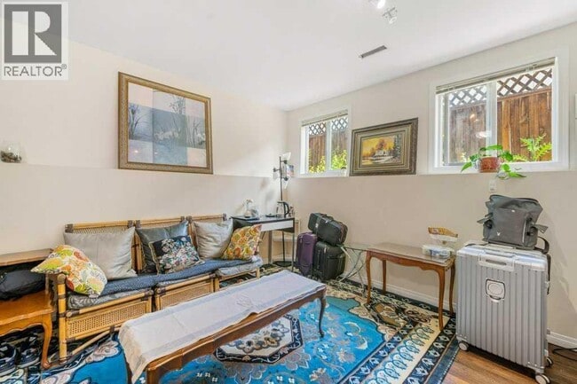 Photo du bâtiment - 1650 Westmount Blvd NW