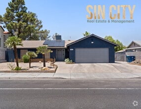 Building Photo - 1800 N Torrey Pines Dr