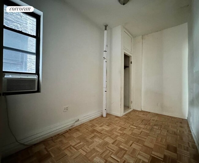 Building Photo - 424 E 66th St