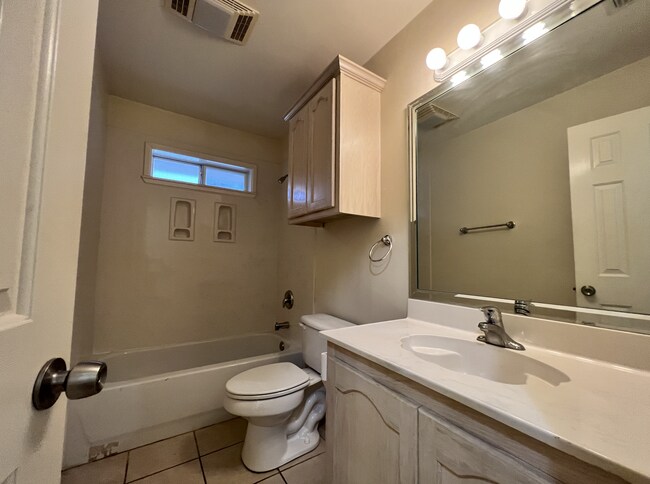 Foto del edificio - 2223 Moonlight Ln