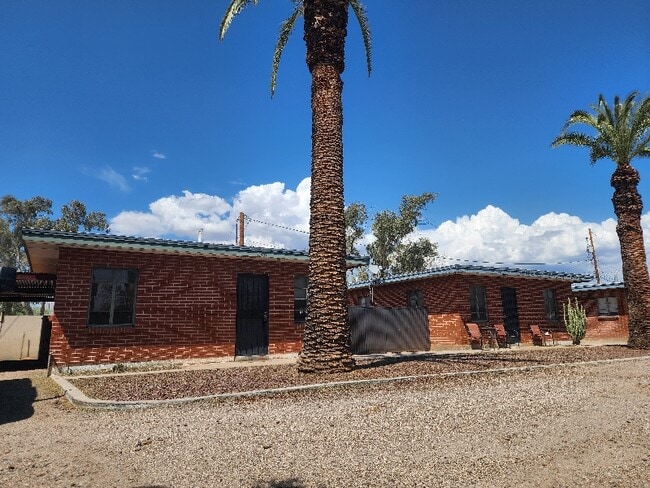 Building Photo - 2531 N Edith Blvd