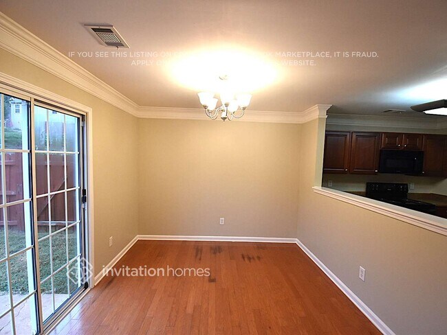 Foto del edificio - 2440 Sheldon Pl