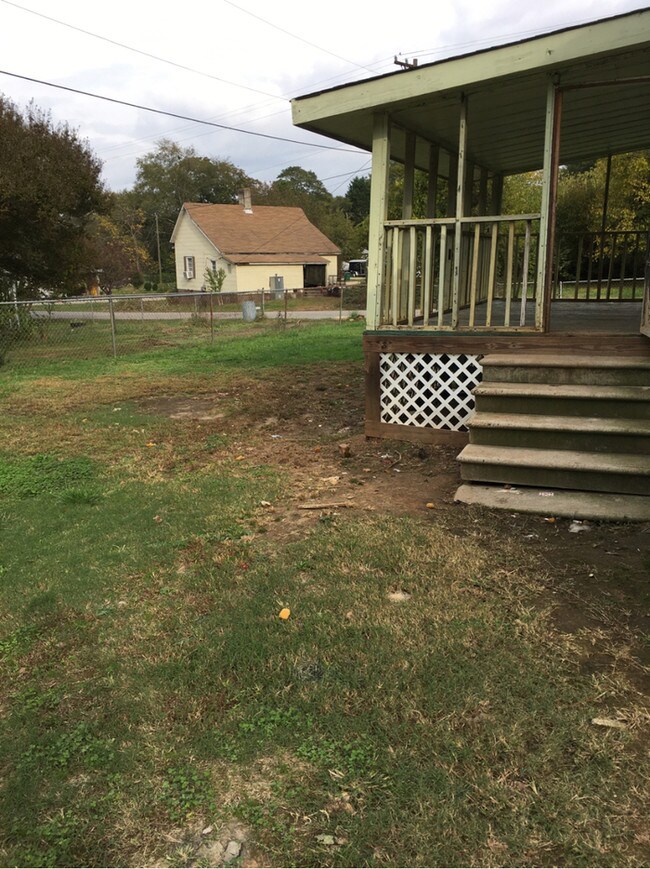 Building Photo - Home near Downtown Williamston