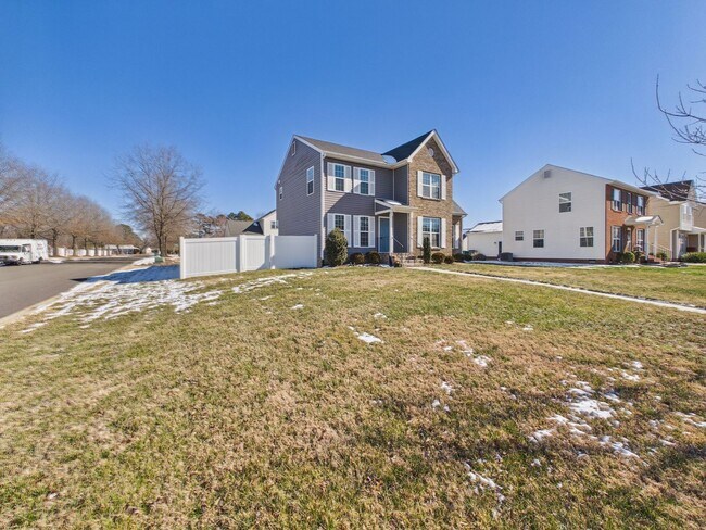 Foto del edificio - 3121 Divine Dr