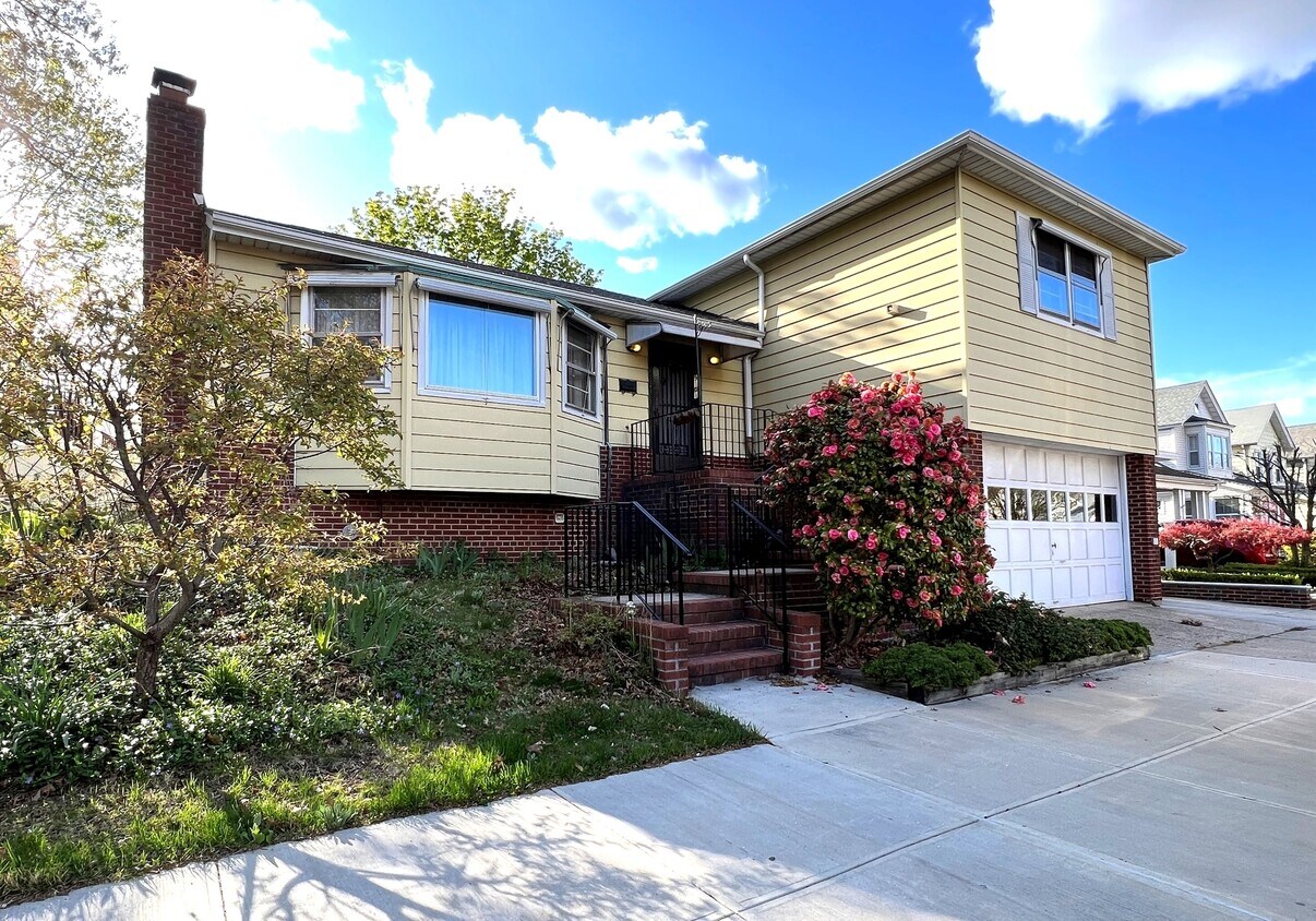 9101 71st Rd, Queens, NY 11375 House Rental in Queens, NY