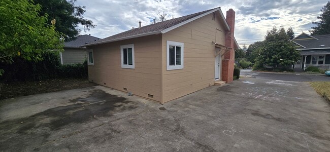 Foto del edificio - 778 Litchfield Ave