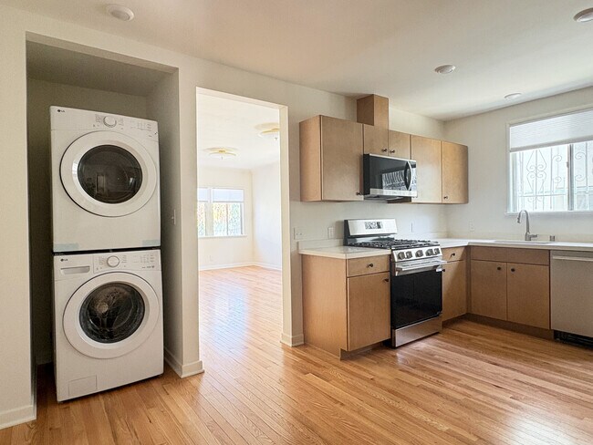 Lavandería dentro de la unidad - 1041 Wilcox Ave