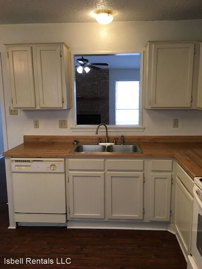 Building Photo - 3 br, 2 bath House - 2212 Hilltop Loop