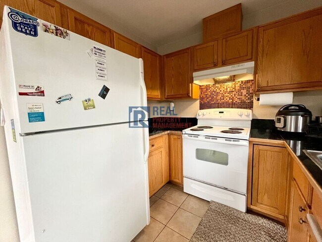 Foto del edificio - 1461 Holly St