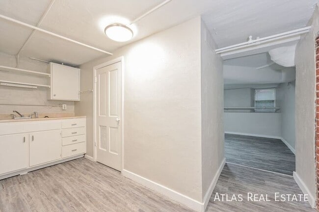 Building Photo - 1220 Corona St