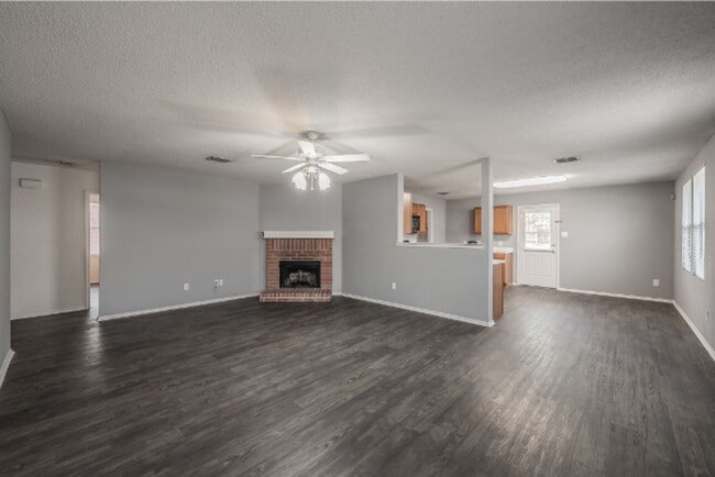 Building Photo - 3327 Clydesdale Dr