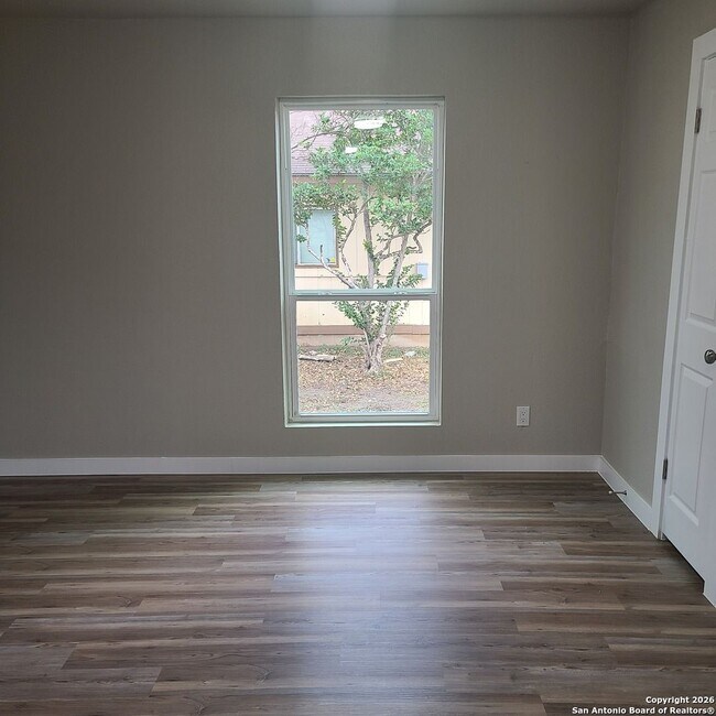 Foto del edificio - 3 Bedrooms 1 and 1/2 Bath