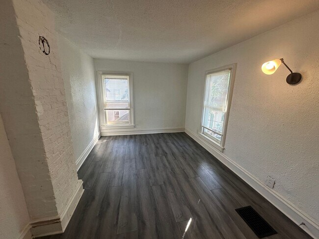 Building Photo - 211-213 Rose Place