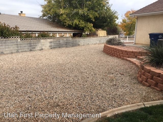 Building Photo - 3 br, 2 bath House - 3038 Willow Dr