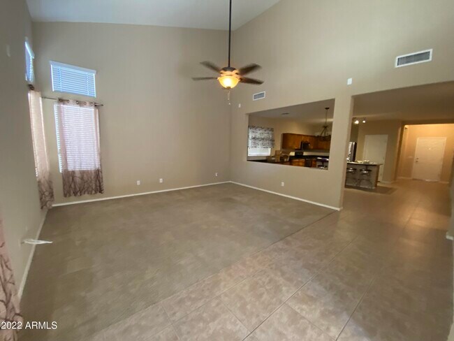 Building Photo - 45305 Miraflores St