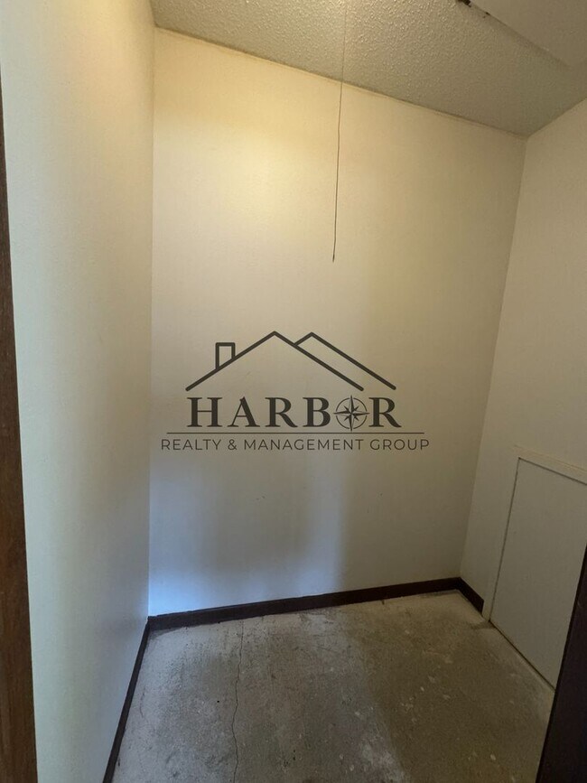 Building Photo - 1 Bedroom 1 Bath - New Avon - SPECIAL: App...