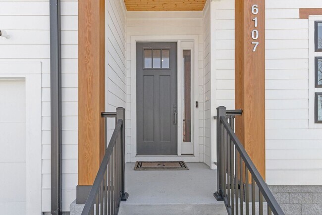 Foto del edificio - 6107 Cowden Ave