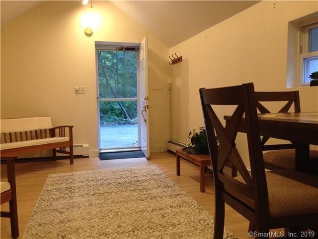 Foto del edificio - 305 Thayer Pond Rd