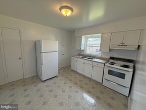 Building Photo - 103 Taft Ave