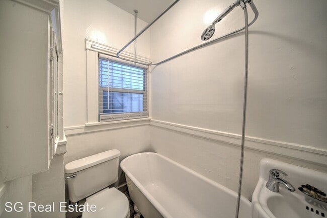 Building Photo - 482 40th St
