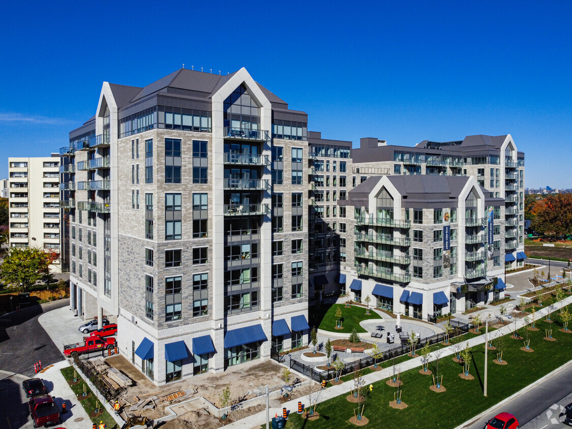 Primary Photo - Parkland on Eglinton West