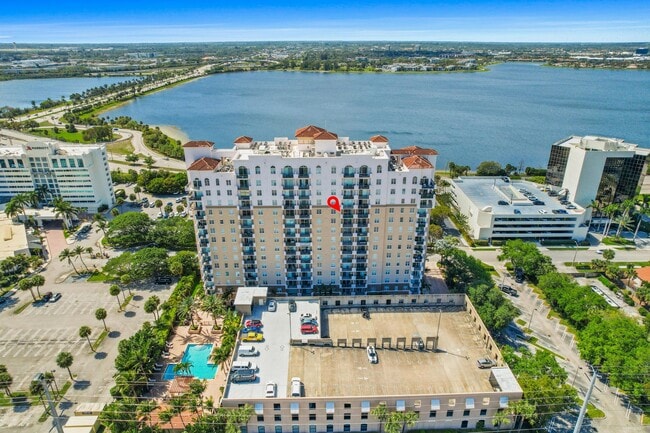 Building Photo - 616 Clearwater Park Rd