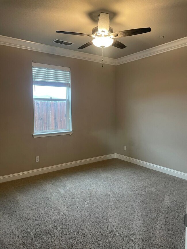 Building Photo - New Year Move-In Special! $200 OFF 1st MONTH RENT!!