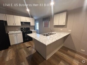 Building Photo - 3 B St