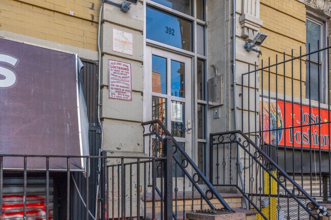 Entrada - 392 S 5th St