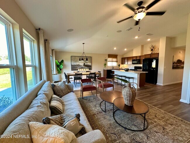 Foto del edificio - 12398 Gillespie Ave