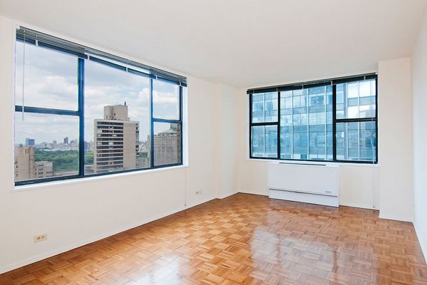 Primary Photo - 211 W 55th St
