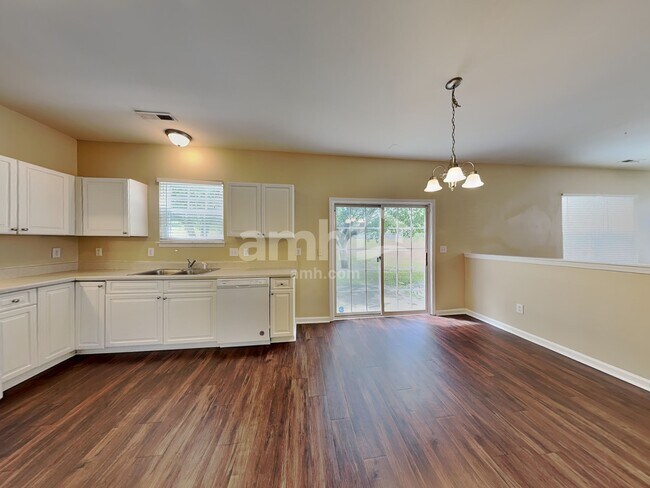 Foto del edificio - 7036 Spanglers Spring Way