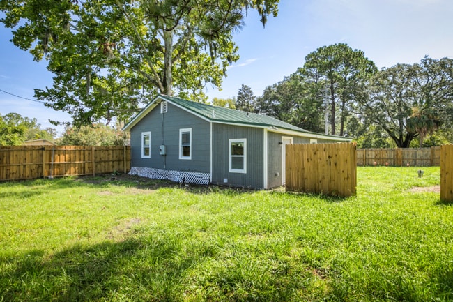 Building Photo - 260 Vernis Ave