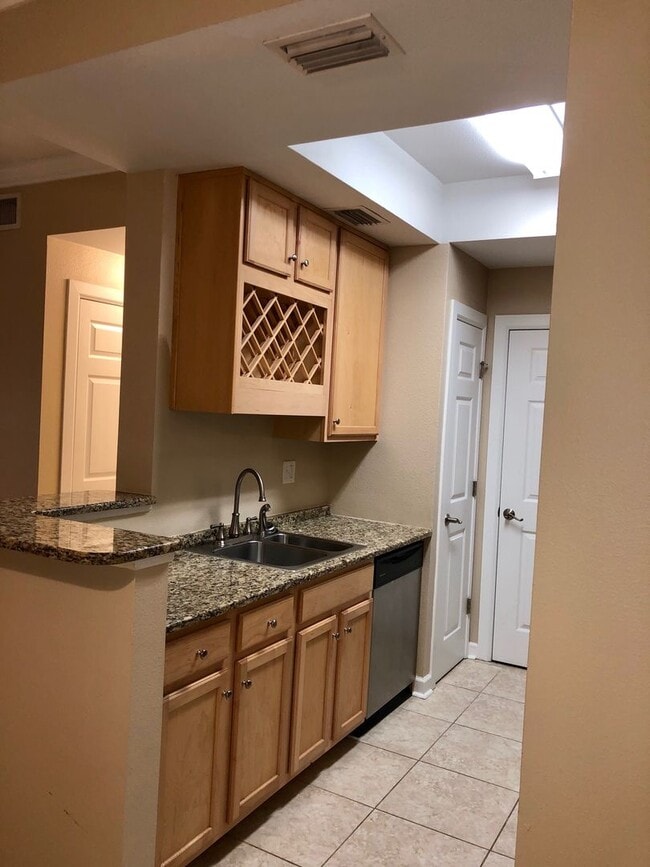 Building Photo - Beautiful One Bedroom Apartment in Fort Walton Beach!