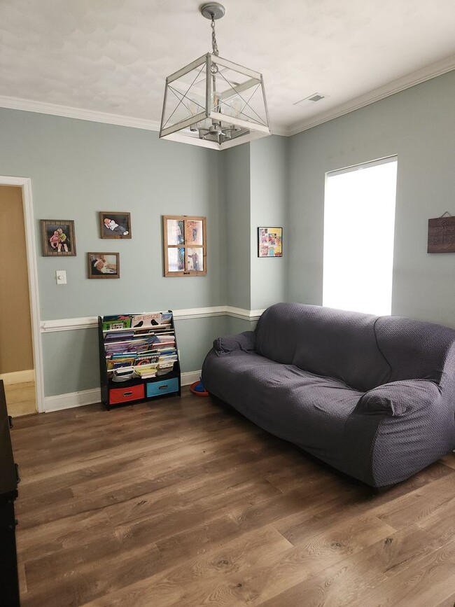 Building Photo - Beautiful BURBAGE GRANT Home
