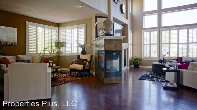 Building Photo - 4 br, 3.5 bath House - 10425 Carriage Club Dr