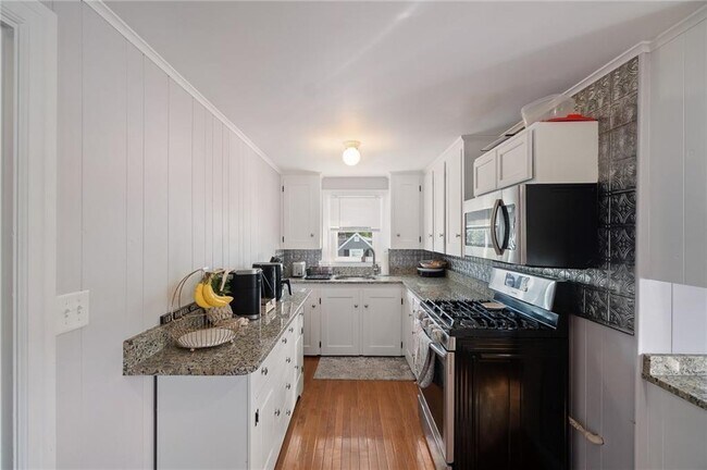 Building Photo - 236 Wayland Ave