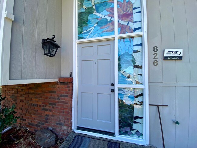 Building Photo - Beautiful Home in Desirable Neighborhood