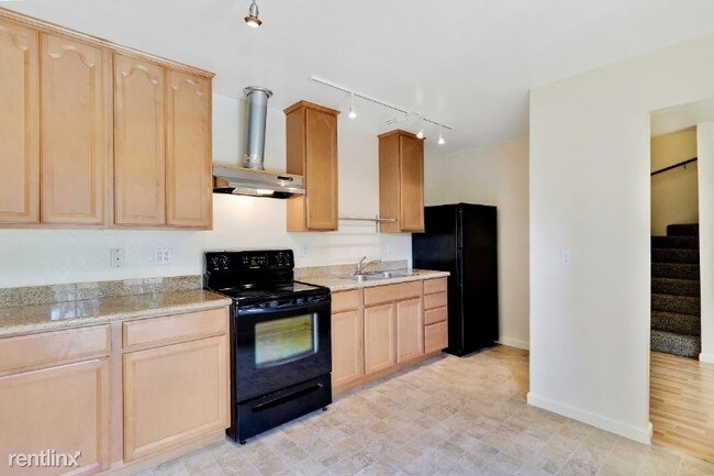 Building Photo - 935 Heartwood Ave