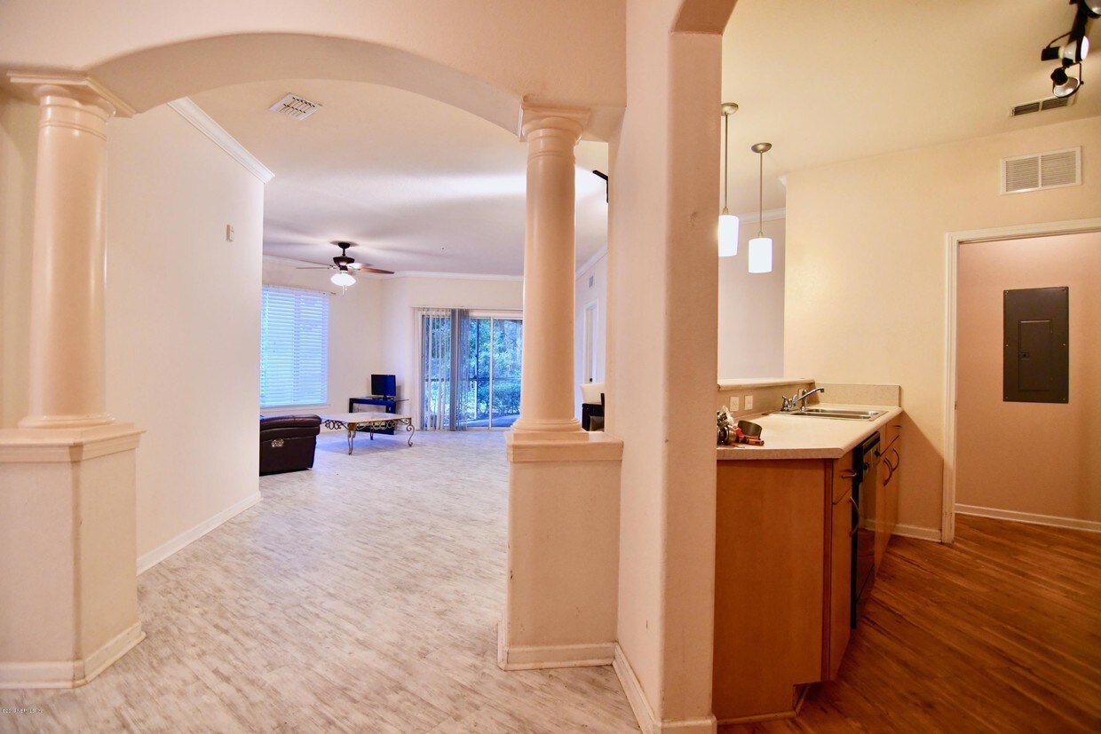 8290 Gate Pkwy W Unit 302, Jacksonville, FL 32216 Condo for Rent in