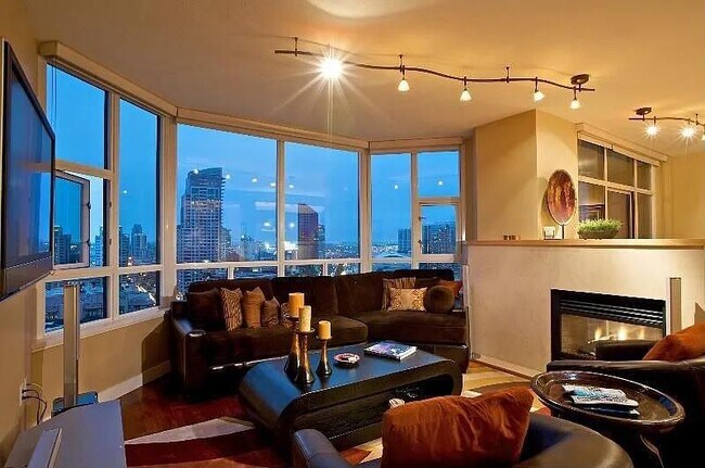 Foto del edificio - 700 W Harbor Dr