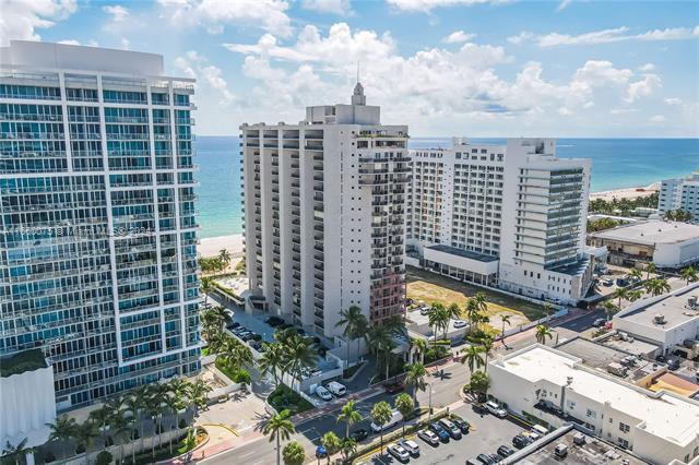 Foto del edificio - 6767 Collins Ave