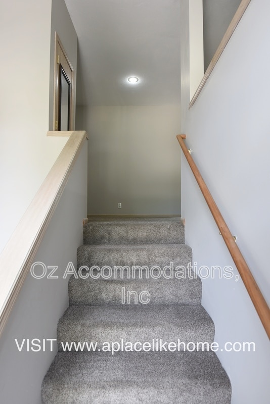 Building Photo - 635 S Woodson Ln