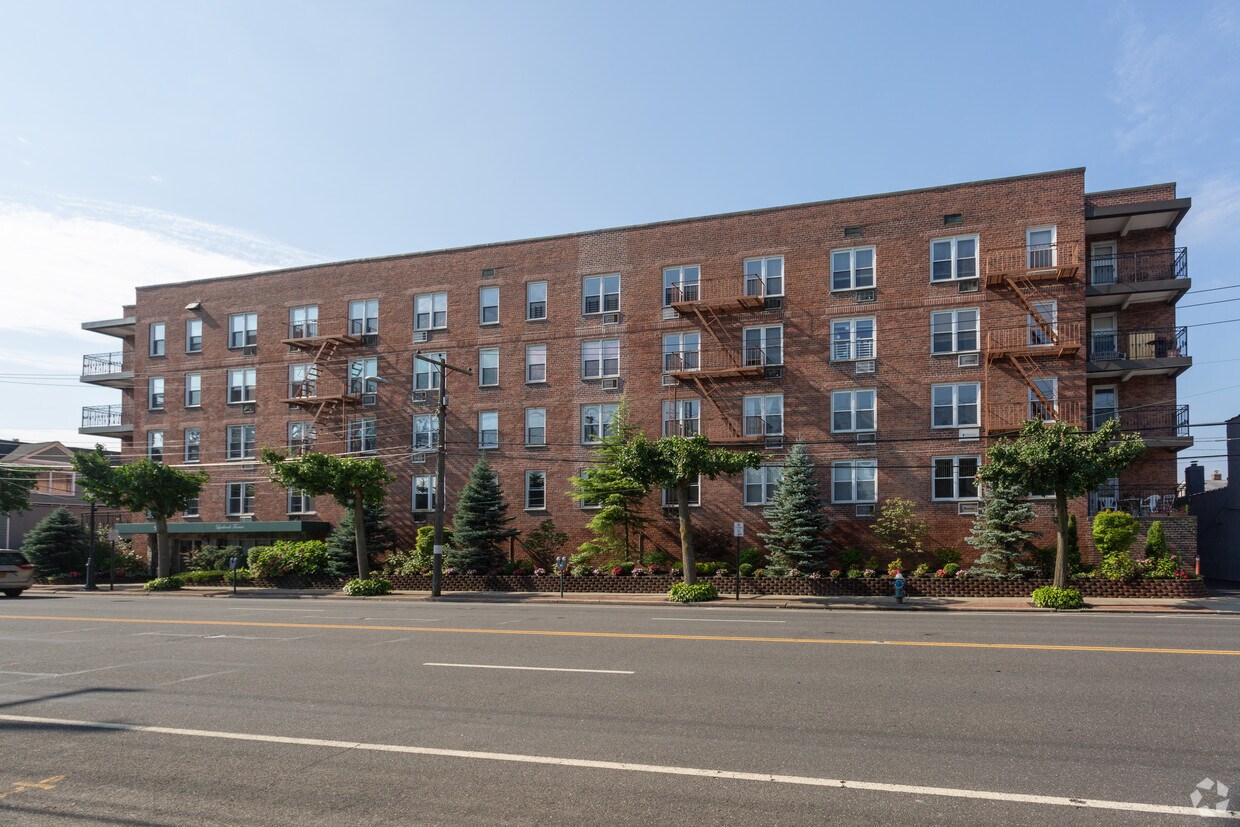 504 Merrick Rd, Lynbrook, NY 11563 Apartments in Lynbrook, NY